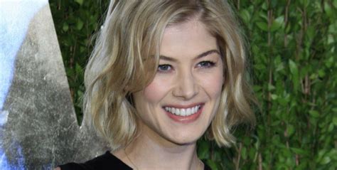 Rosamund Pike à La Soirée Vanity Fair Des Oscars 2013 Purebreak