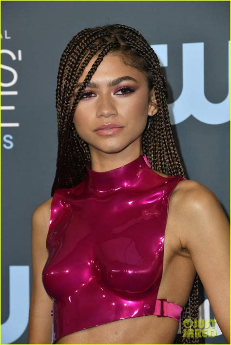 Zendaya Responds To Fan Who Asks About Her Breasts In Critics Choice