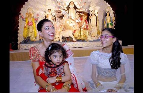 rare pics of sushmita sen with her beautiful daughters