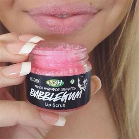 7 Incredible Lips Scrubs That You Can Make