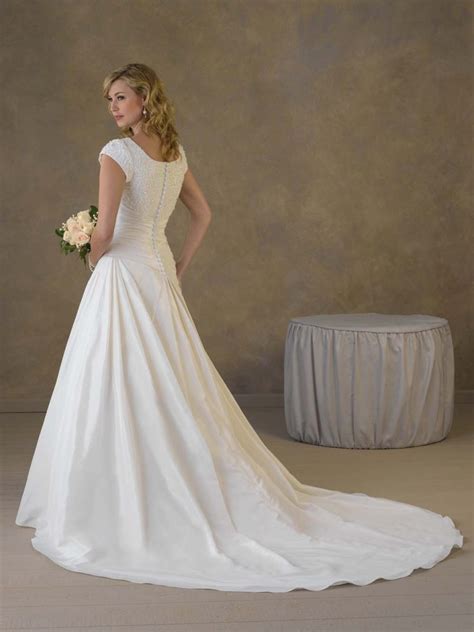 21 Pictures Of Empire Waist Style Wedding Dresses Without Sleeves
