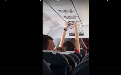Watch Video Women Dries Underwear Under The Ac Vent In Packed Flight News Nation English