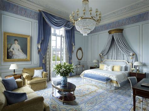 Nos palaces préférés où séjourner à Paris Luxurious bedrooms Blue rooms Bedroom design
