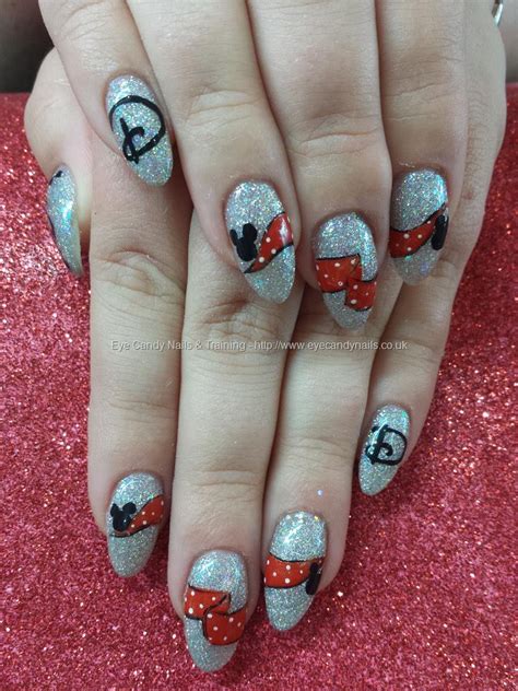 Minnie And Mickey Mouse Kissing Nails