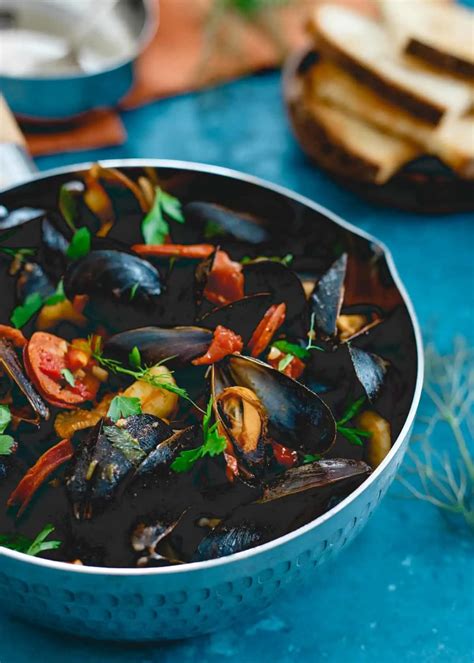 these spicy chorizo mussels are an easy one pot meal made in 20 minutes with spicy dried chiles