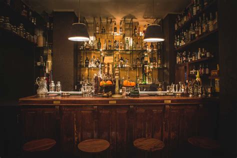 Vector modern pizzeria emblem, icon. The top 10 cocktail bars in Italy | Flawless Milano
