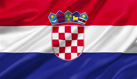 La bandera está en vigencia desde el 21 de diciembre de 1990, diez meses antes de su independencia. Bandera de Croacia | Banderade.info