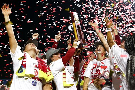 women s college world series oklahoma clinches 3rd straight national title with 3 1 win over