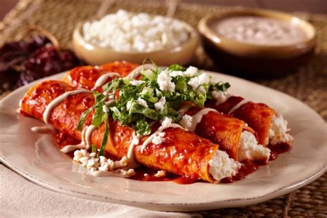 Everything was excellent and i am really picky about my mexican food. Authentic Queso Fresco Enchiladas | Mexican food recipes ...