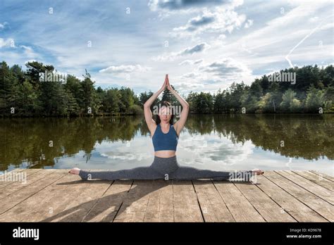 Woman Doing The Splits Hi Res Stock Photography And Images Alamy