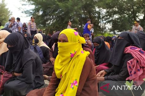Ratusan Pengungsi Rohingya Terdampar Lagi Di Pantai Aceh Besar Antara