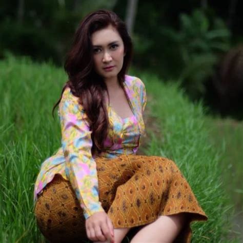 Potret Seksi Nafa Urbach Di Usia Tahun Body Goalsnya Luar Biasa ABG Lewat Paling Seru