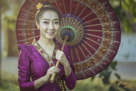 laos-woman-beautiful-laos-woman-in-traditional-laos-dress-laos,-women,-traditional