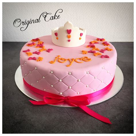 Vaisselle anniversaire, pinata anniversaire, bonbons. Gâteau princesse et papillons - Original Cake