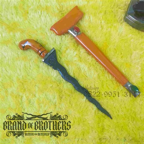 arca binaan senjata tradisional - kujang ukir - trikomadi