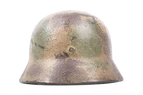 Published ET62 M40 single decal Heer helmet in brush applied three-tone