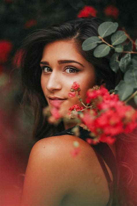 21 Portraits Of Most Beautiful Women With Flowers Female Portrait Portrait Portrait Photography