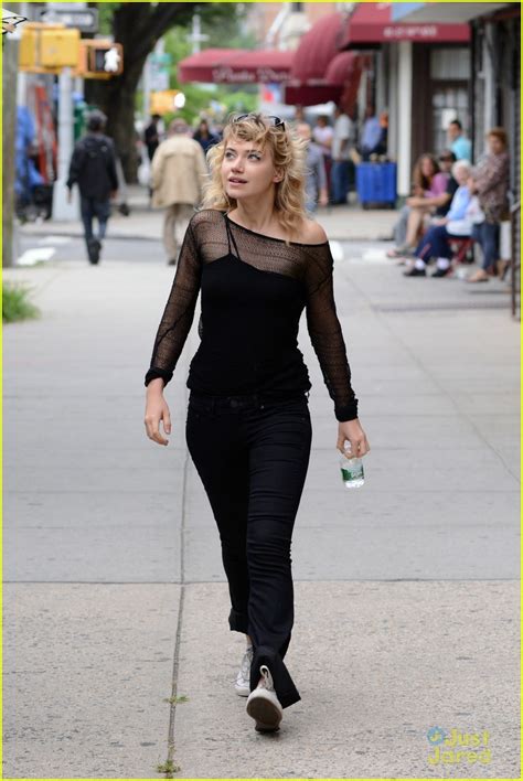 Imogen Poots Squirrels To The Nuts Set Pics Photo 580957 Photo Gallery Just Jared Jr