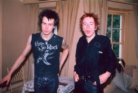 Sex Pistols See Photos Of The Iconic Punk Rock Band Hollywood Life