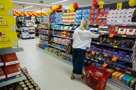 Oznacza to, że zakupy będzie można robić jedynie w wyznaczone niedziele handlowe. Niedziela Handlowa 2021 Rok - 8smzgjzai2x Bm - Czy 24 ...