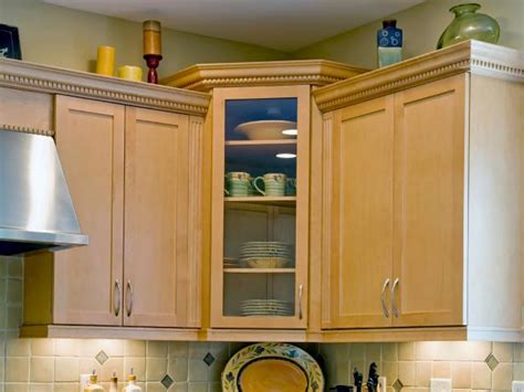 Dedicate one corner wall to super high cabinets to free up adjacent vertical space for warming lamps. Corner Kitchen Cabinets: Pictures, Options, Tips & Ideas ...