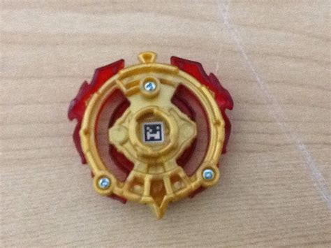 Bon à retirer en magasin ou scanner la photo :d.permet d'avoir une toupie exclusive dans le jeu ios ou android. Golden Beyblade Burst Launcher Codes