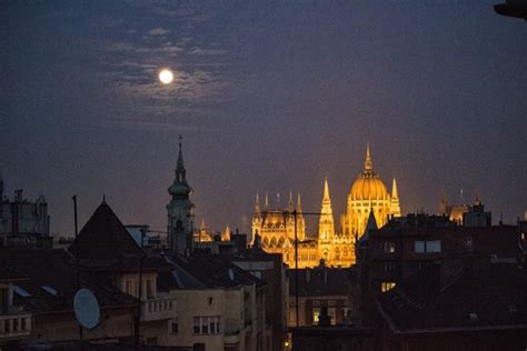 I like to walk, and walking in buda results in far, far, fewer places to go. Buda or Pest: Best Area to Stay in Budapest and What to Do ...