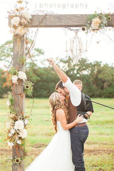 34 Fall Country Wedding Ideas That Are In Trend Trendy Wedding Ideas Blog