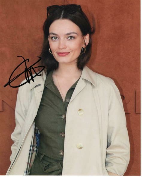 Emma Mackey Signed Autograph 8x10 Photo Sex Education Margot Robbie Lookalike Collectible
