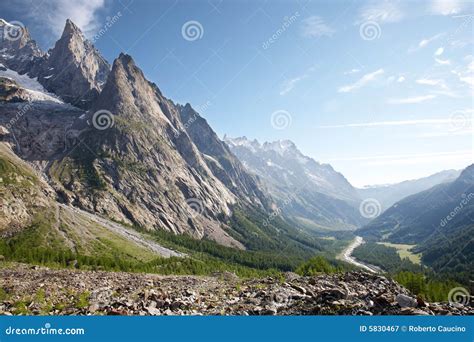 Mountain Valley Stock Image Image Of Holidays River 5830467