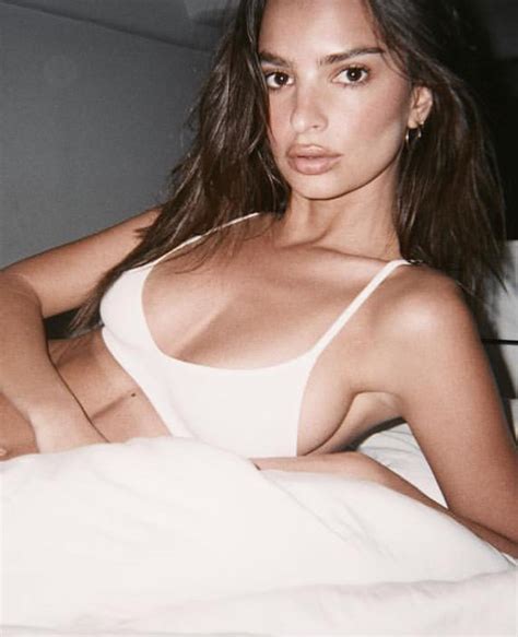 68 Hot Pictures Of Emily Ratajkowski Proves She Is The Queen Of Beauty