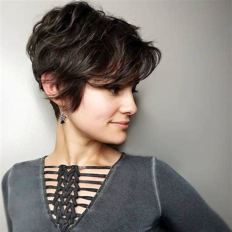 43 Youthful Short Hairstyles For Women Over 50 With Fine