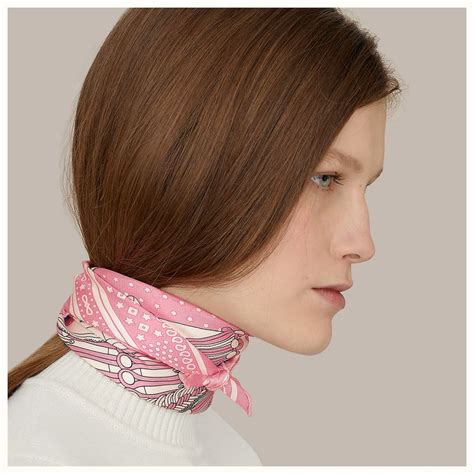 Épinglé Par Jasmin Slade Sur Scarf Style Foulard