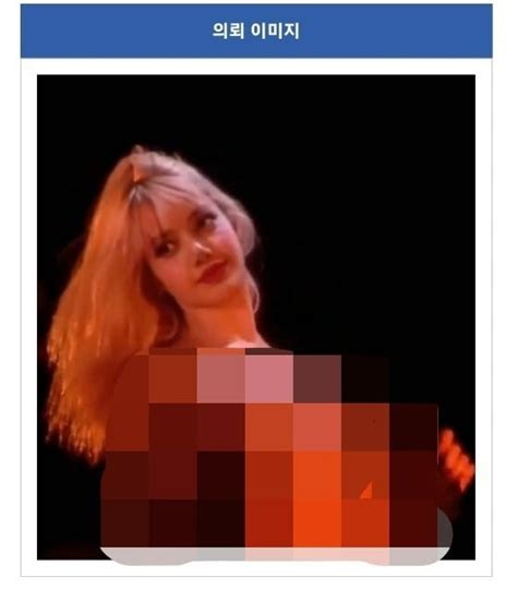 Rộ clip Lisa BLACKPINK nhảy bán nude tại Crazy Horse truyền thông
