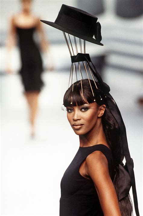 Naomi Campbell S Most Iconic Moments On The Runway Naomi Campbell Vrogue