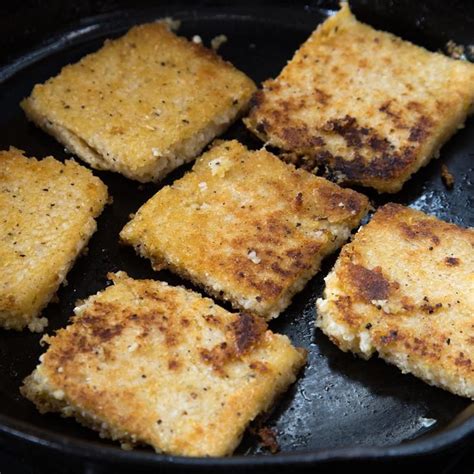 Crispy Fried Grit Cakes In 2020 Grit Cakes Leftover Grits Recipe