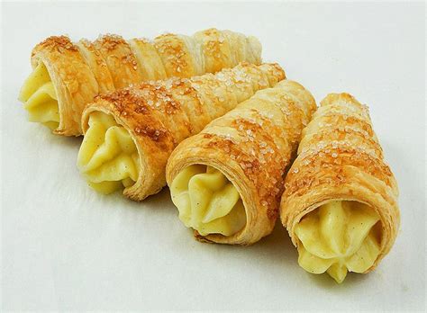 Stir in the cheese, cream, eggs, oregano, salt and pepper; Cannoncini alla Crema Pasticcera {Puff Pastry Horns with ...