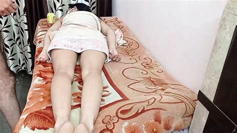 Amir Ghar Ki Lady Ne Krvayi Apni Full Body Massage Liye Bade Lund Ke Maje Apni Gand Me Lekr Khub