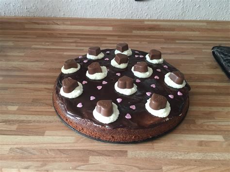 Milka kuhflecken kuchen rezepte chefkoc. Milka Kuchen von Sanexate | Chefkoch.de