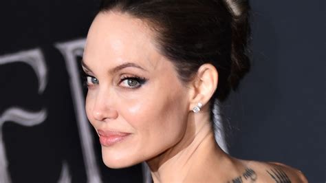 Maleficent Sequel Critics Praise Fierce Angelina Jolie Visuals