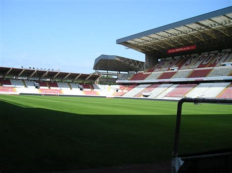 El hotel begoña park de gijón se encuentra situado en una zona residencial de gijón, rodeado de zonas verdes y de un precioso paseo marítimo que se extiende a lo largo del mar cantábrico. Estadio Municipal El Molinón de Gijón - JetLag