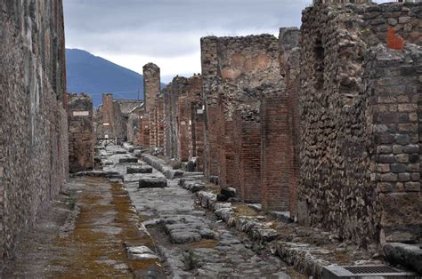 italy s lost city of pompeii a photojournal jennifer lyn king