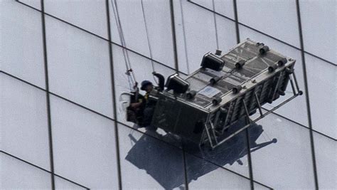 Workers Trapped 68 Floors Up At One World Trade Center Rescued Cbs News