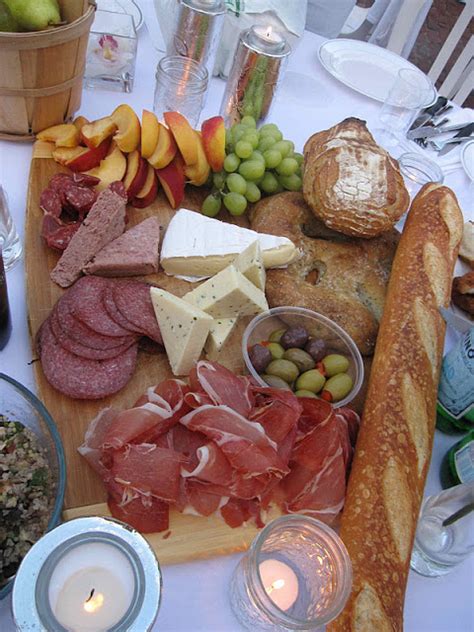 Are you thinking of planning a picnic? Meat-and-cheese-platter-picnic-ideas
