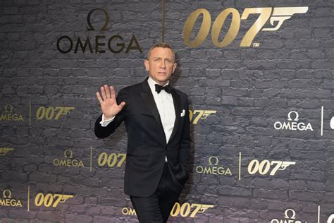 Daniel Craig Reveals How His Secret Star Wars The Force Awakens Cameo