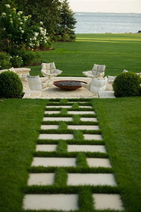 18 Amazing Stepping Stone Ideas For Your Garden