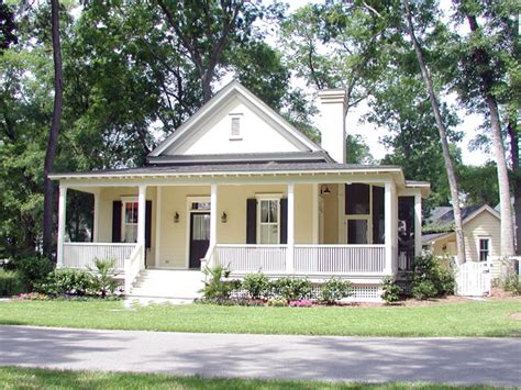 Southern living this house draws on the agricultural history of the south, and it illustrates that story in an architectural way that works for urban living. Cabin House Plans Southern Living Southern Living House ...