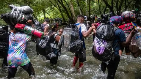 Casi Mil Venezolanos Cruzaron El Tap N Del Dari N En