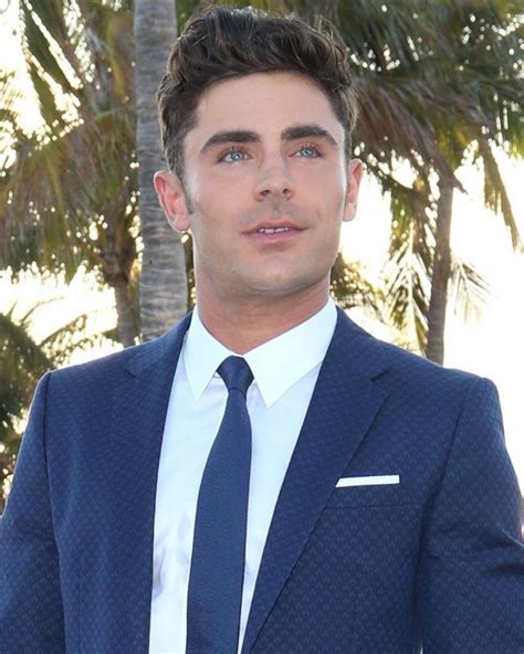 Pin By Jm Flyer On Zac Efron Through The Years Zac Efron Ocean Blue