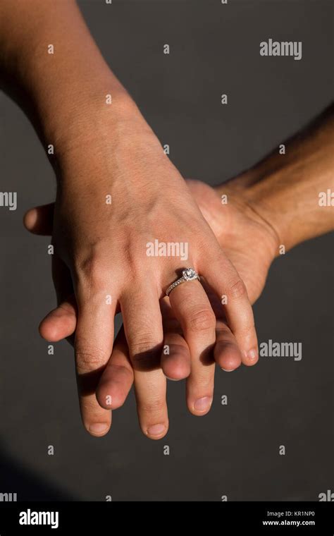 Imagenes Parejas Agarradas De La Mano Lo Que Significa Que Tu Pareja